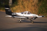 VQ-Model PA-38 Tomahawk 60 Größe (1,92 m Spannweite) Rot / Blau