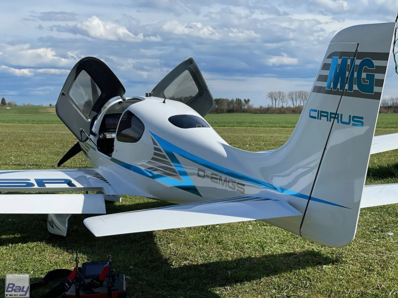 Rc cirrus sr22 hotsell